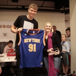 Kuzminskas signed his jersey for an attendee as one of the raffle prizes. (NBPA)